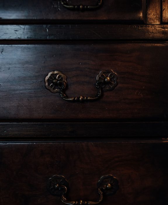 escale-chambre-prestige-chatel-commode-detail