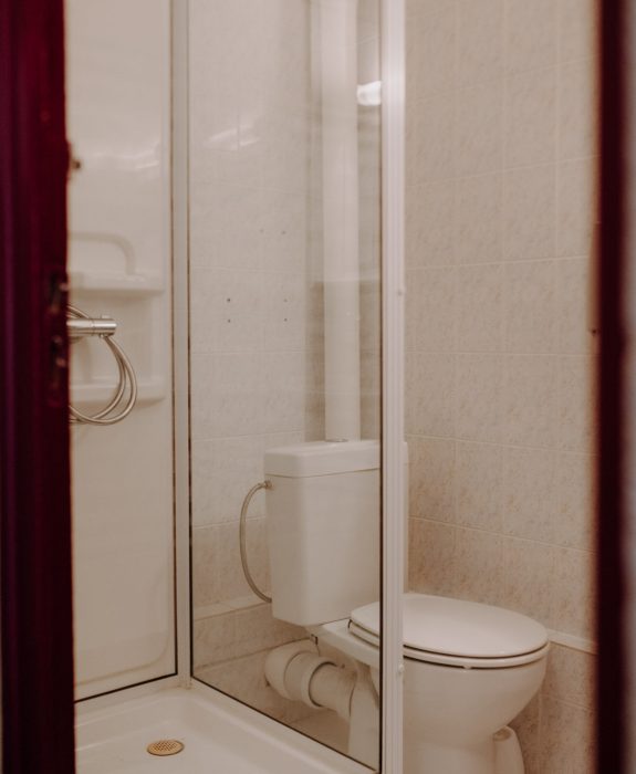 escale-chatel-chambre-hotel-salle-bain-privative