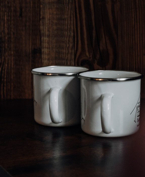 escale-chatel-chambre-tradition-tasses-cafe-the