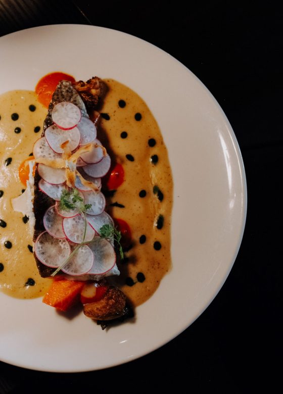 escale-heritage-assiette-poisson-radis-sauce