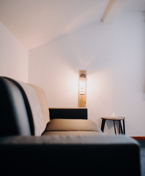 escale-hotel-restaurant-canape-espace-attente