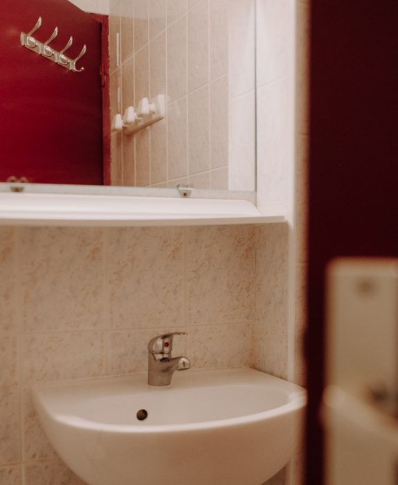 hotel-escale-chambre-salle-de-bain-super-chatel