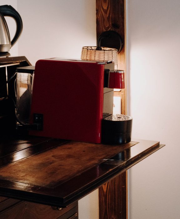 hotel-escale-chambre-smart-chatel-machine-cafe